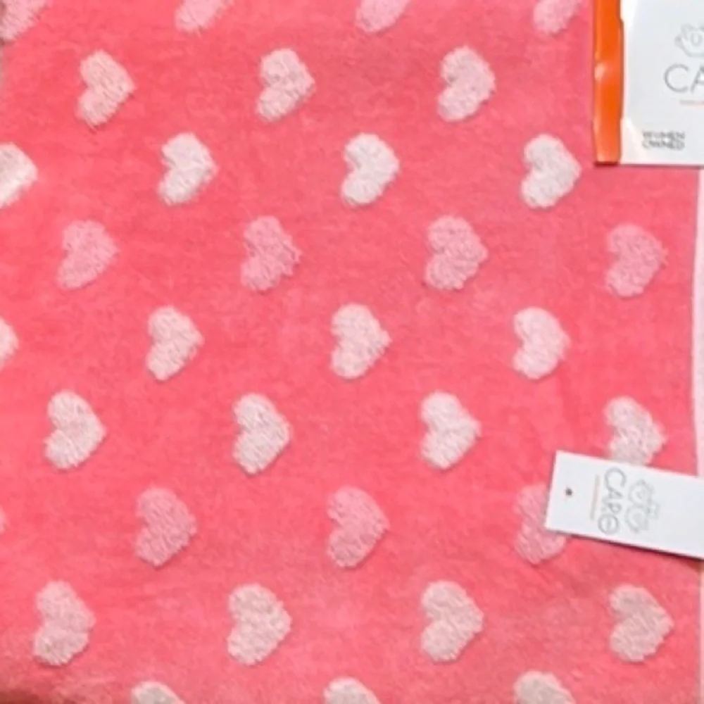 Caro ‘Hearts’ Bath & Hand Towel Set (2). NWT. Firm!